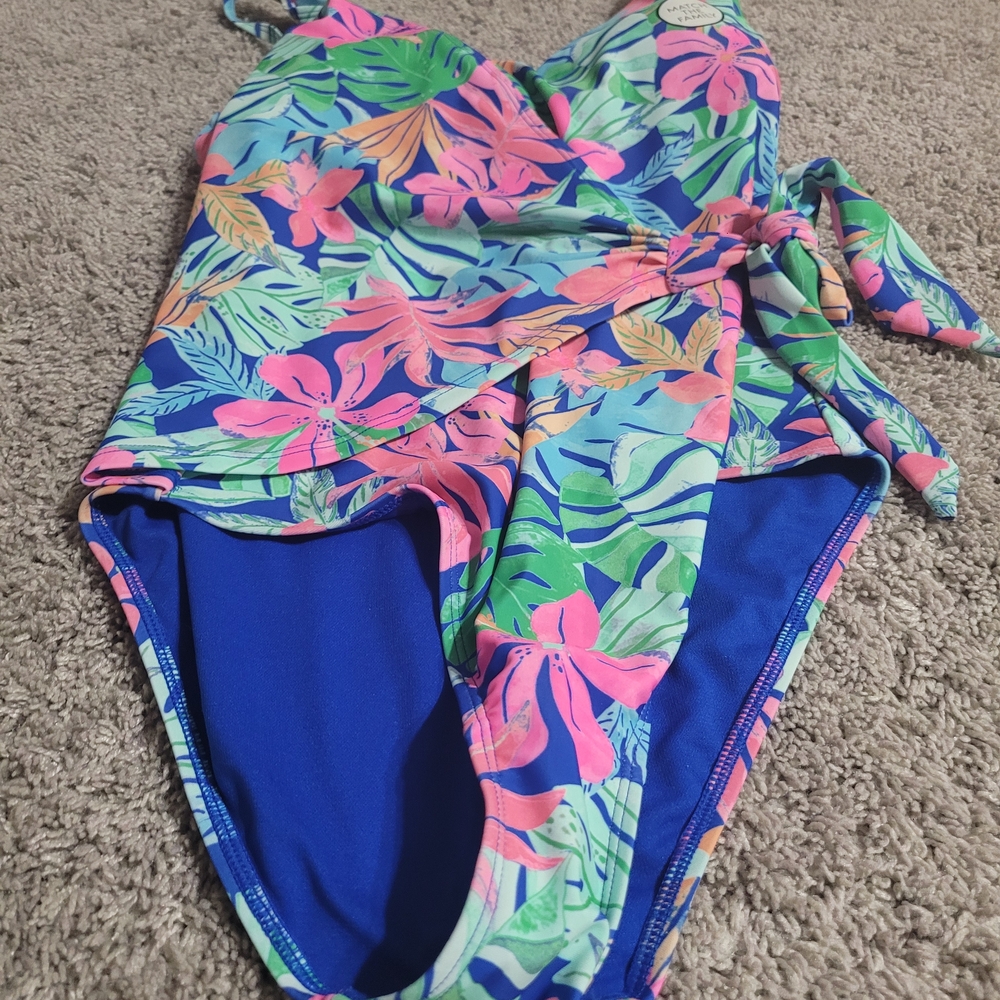 Member’s Mark Tropical Floral One Piece Swimsuit Medium Wrap Style